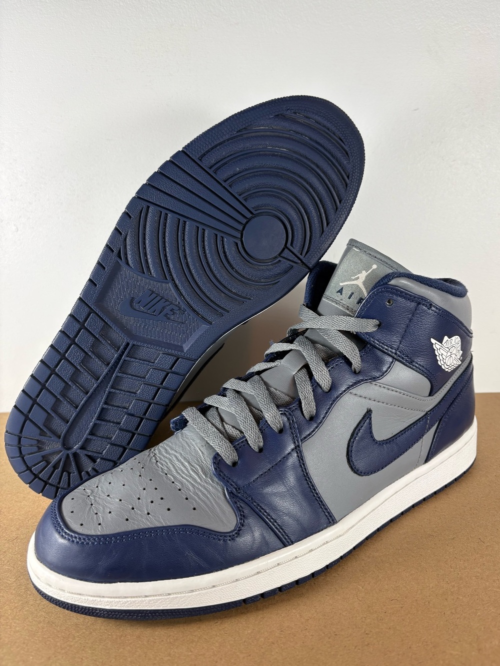 NIKE AIR JORDAN 1 MID GEORGETOWN 554724-006. US SIZE 12 Blue Gray Hightop (B1)